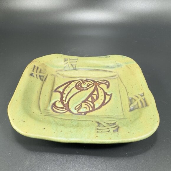 Vintage Hand Made Studio Art Pottery Dish Plate With Fish Pattern Green Signed - Picture 11 of 12